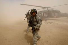 Nahlédněte mezi ostré hochy na základně U.S. Air Force v Kandaháru