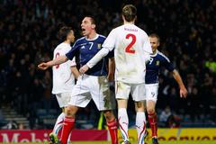 Scott Brown oslavuje po vstřelení gólu