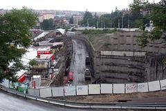 Díru do Blanky zalévají betonem