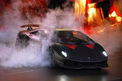 Autosalon Paříž, noc před otevřením