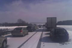 Dálnice D1 po hromadné nehodě stojí