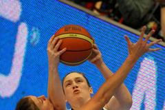 Česko-USA: Whalenová se prosazuje přes Šujanovou