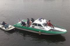 Potápěči u Karlova mostu