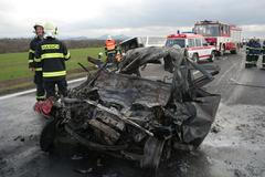 Autobus se srazil s osobním autem