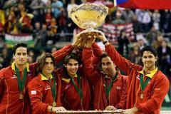 Španělé s Davis Cupem