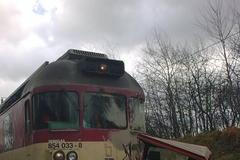 Srážka vlaku s multikárou