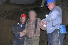 Zavalený dělník v tunelu Blanka