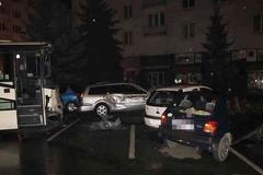 Nehoda autobusu a dodávky v Hradci Králové