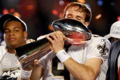 Quartertback New Orleans Saints Drew Brees se raduje z vítězství ve finále Super Bowlu