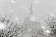 Nebezpečná sněhová bouře ochromila východ USA