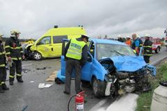 Sanitka se srazila s autem