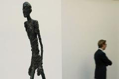 Sothebys: Alberto Giacometti - Kráčející muž I