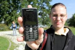 Mobilní telefon. Ilustrační foto.