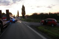 Nehoda osobního vozu a kamionu u Hradce Králové