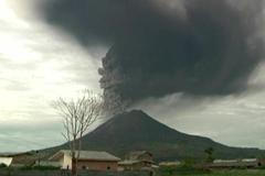 Na Sumatře vybuchla sopka