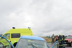 Sanitka se srazila s autem