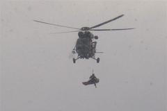 Dívka spadla u Tachova ze skály. Vytáhl ji až vrtulník