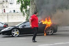 Hořící Ferrari Italia