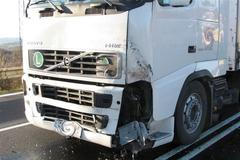 Náklaďák smetl favorita