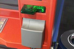 Čtečka čárových kódů na bankomatu ČS