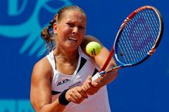 Prague Open 2010: Szavay - Hradecká (h)