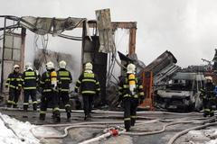 Požár haly v pražských Malešicích