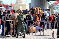 U hranic s Tunisem jsou desetitisíce uprchlíků