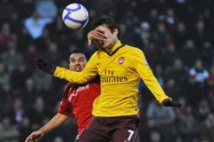 Tomáš Rosický v zápase FA Cupu proti Leytonu Orient