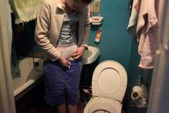 Narkomanka si dává svou dávku heroinu. Ilustrační snímek