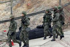 Jihokorejci a Američané - tradiční společné vojenské cvičení poblíž hranic s komunistickým Severem