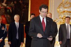 Norman Eisen předal pověřovací listiny