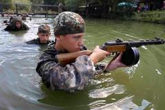 Fotky z drsného tábora na Krymu: Tady cvičí dětské vojáky