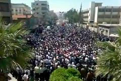 Sýrie - demonstrace v Dumě (předměstí Damašku)