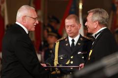 Státní vyznamenání - Hrad - Václav Klaus