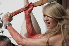 Diana Kobzanová provokuje v novém kalendáři