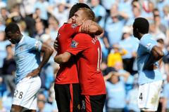 Paul Scholes se raduje ze vstřeleného gólu