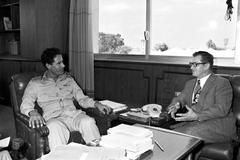 Muammar Kaddáfí a Lubomír Štrougal 1975