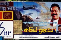 Billboard oslavující tažení srílanské armády proti LTTE