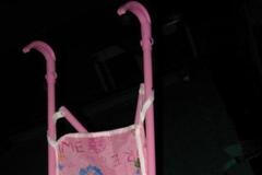 Nebezpečný kočárek pro panenky