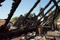 Vyhořelý penzion na Náchodsku