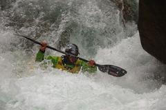 Sebastian Rossi na juniorském šampionátu pádloval rukama