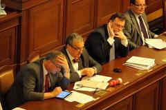 Schůze sněmovny a K6