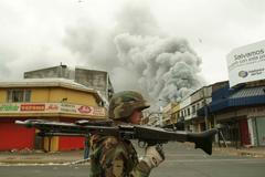 Vojáci v Chile po zemětřesení