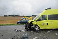 Sanitka se srazila s autem