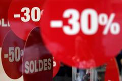 Fotky zpocené Evropy: Horko udeřilo na Paříž i Tyroly