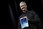 Tim Cook vedl Apple od roku 2011, kdy funkci převzal od zesnulého spoluzakladatele společnosti Stevea Jobse. 