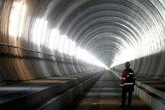 Nejdelší železniční tunel světa