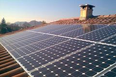 Střešní fotovoltaická elektrárna