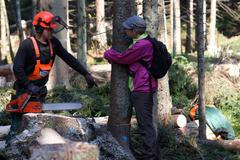 Tyto fotky boje o stromy Šumavy obletěly svět