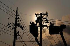 Oprava elektrického vedení ve městě Sendai